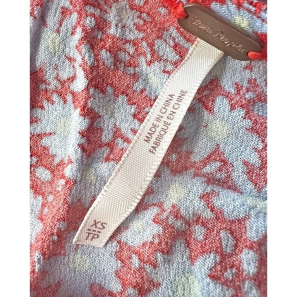 Free People A Bit Of Something Sweet Blouse Smocked Floral Peasant Boho Top XS - Picture 5 of 8
